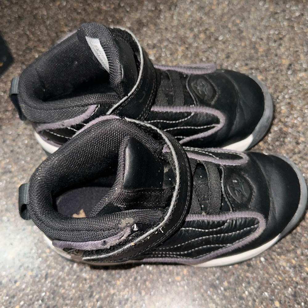 Jordan size 9 toddler. EUC